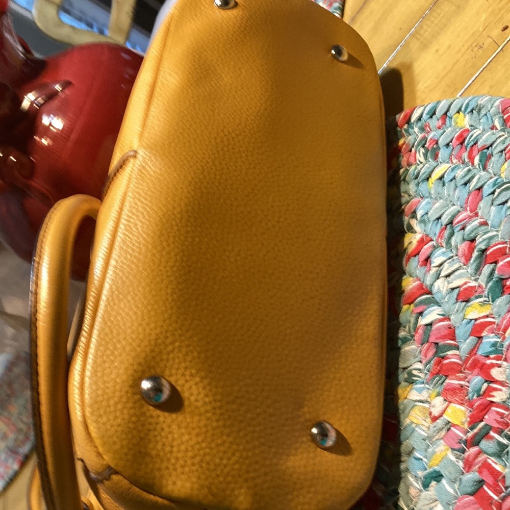 Vintage Mustard ( gold) Leather Handbag - Picture 7 of 11